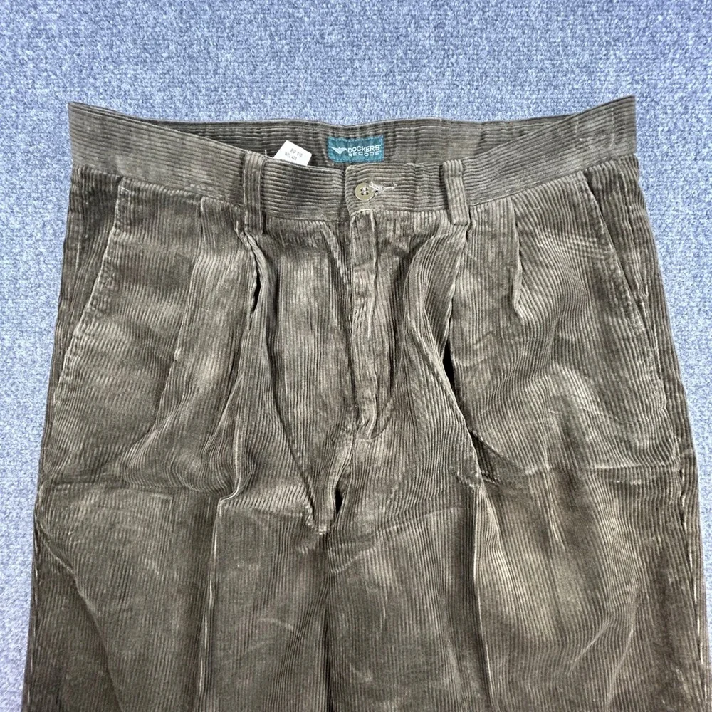 Dockers Recode Men's Olive Corduroy Pleated Cuffed Relaxed Fit Pants W34 L32 VTG - Picture 2 of 9